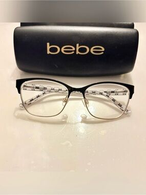 Bebe BB5196 (Color Code 001 JET Size 52-16-135) Eyeglass Used (Prescription)